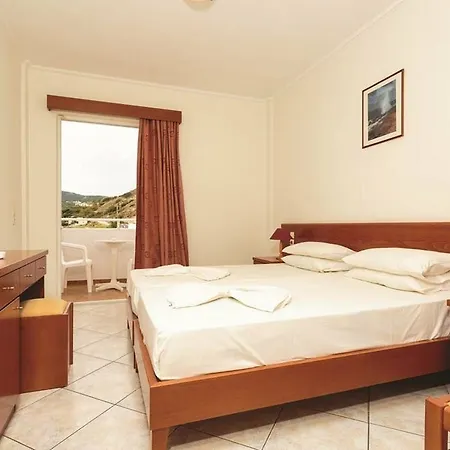 Kamari Bay Hotel 2*